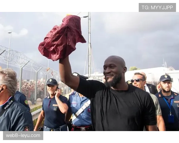 卢卡库强势回归巅峰，重塑现代足球格局引全球关注