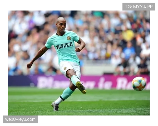 奥雷利安·楚阿梅尼:坐稳摩纳哥中场核心的战术角色解析 奥雷利安·楚阿梅尼:坐稳摩纳哥中场核心的战术角色解析