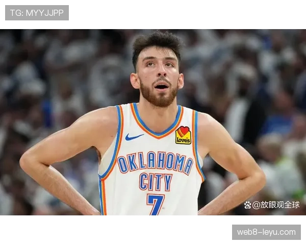 切特·霍姆格伦挡拆拉开空间提升三分效率明显超越新秀同期表现